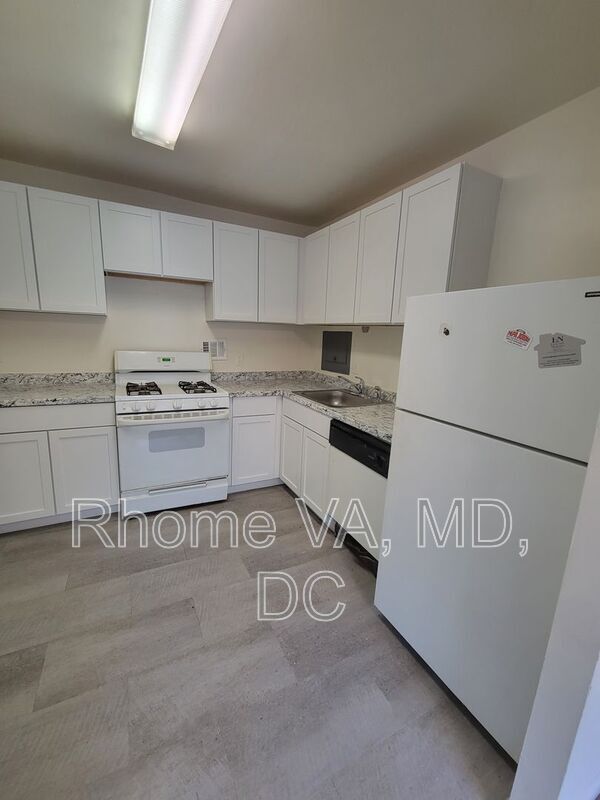 Building Photo - 8830 Piney Branch Rd