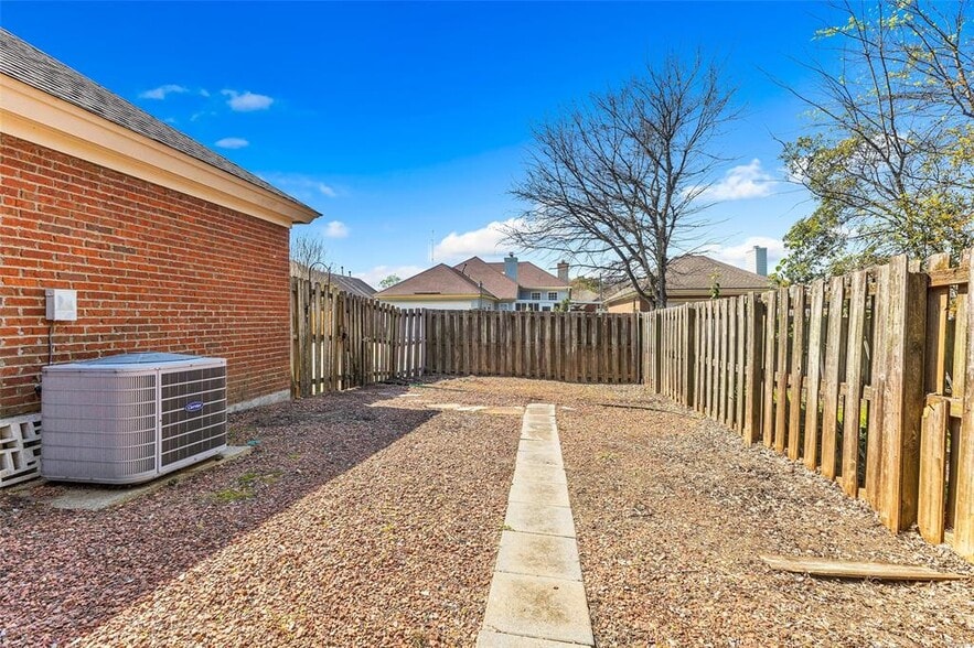 Building Photo - 2638 Queens Hollow Ct