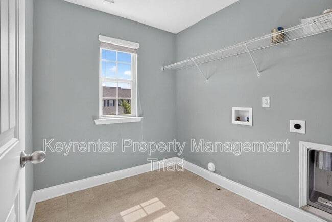Building Photo - 504 Eagles Wy