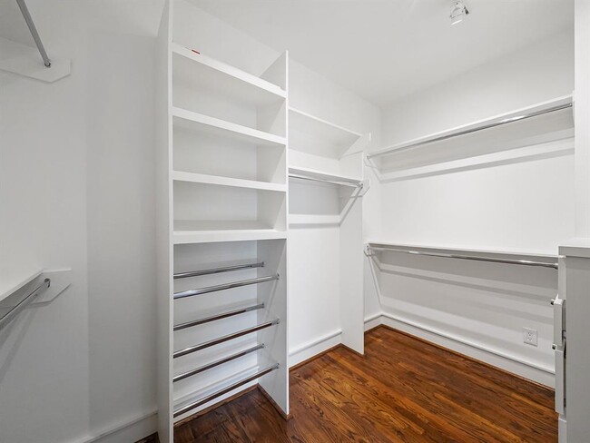 Building Photo - 1702 Southmore Blvd