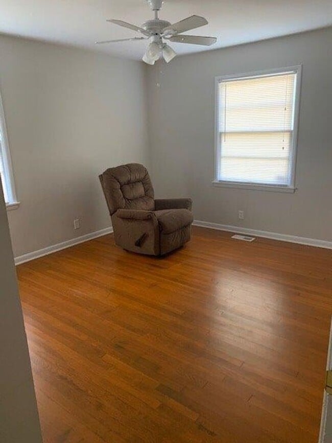 Building Photo - Nice 3 Bed 2 Bath Available Fall 2025!