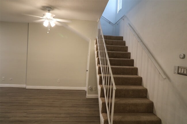 Building Photo - 10811 Richmond Ave.