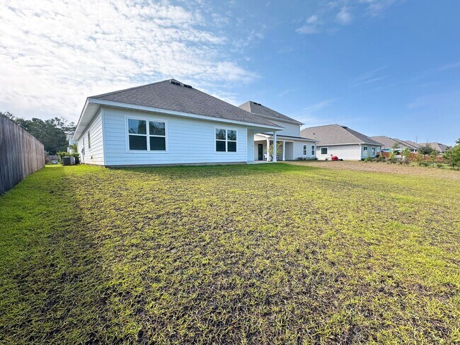 Building Photo - Single story 4 bedroom 2 bath home in Pres...