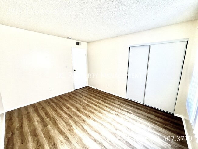 Building Photo - 2 Bed 1 Bath Apartment For Rent in Long Beach