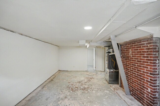 Building Photo - 1470 Capitol St NE