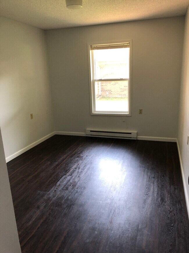 Building Photo - 504 E Chellis St