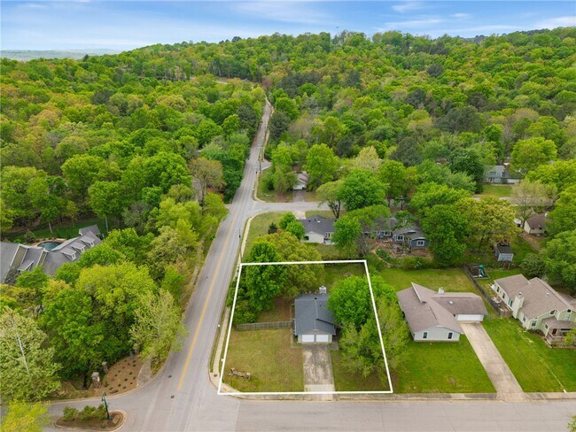 Building Photo - 2146 Loren Cir