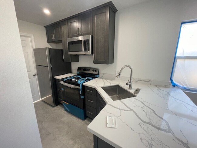Building Photo - 32976 Bonnie Lea Dr