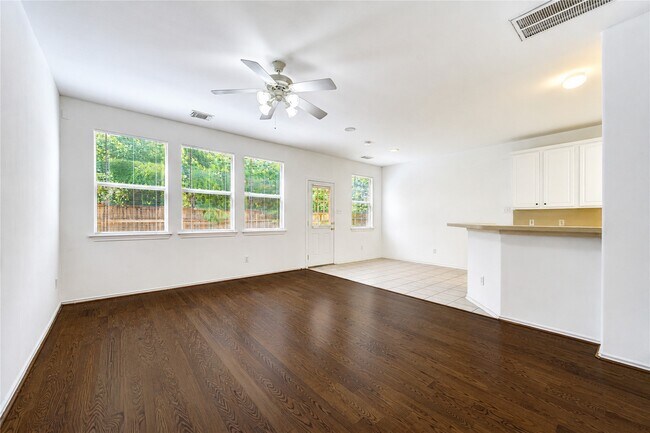 Building Photo - 225 Summerhaze Cir