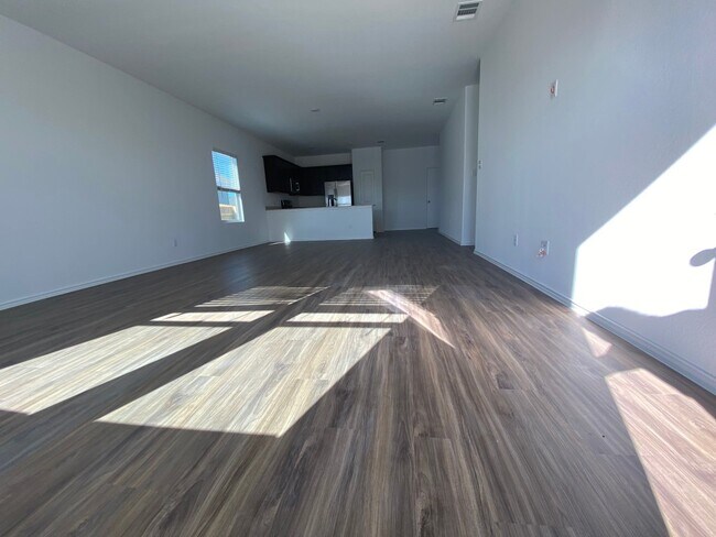 Building Photo - 117 Akela Wy