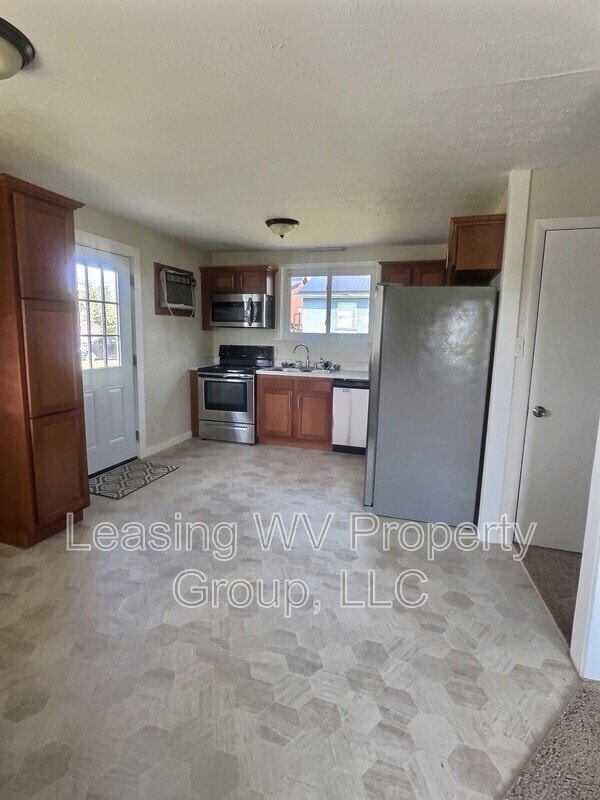 Building Photo - 2489 Main St