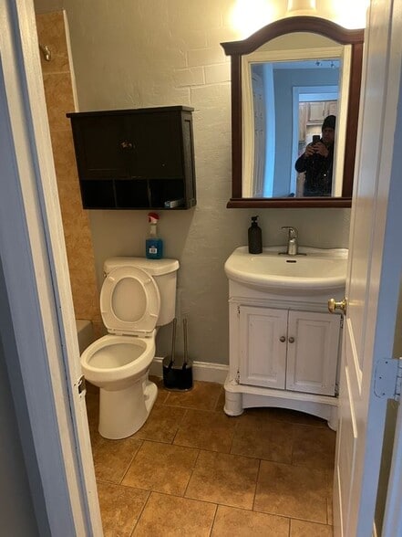 Building Photo - 650 Perrie Dr