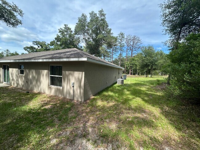 Building Photo - Rainbow Acres 3/2 Large Lot and Garage