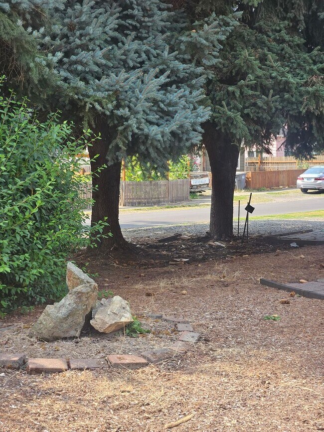 Building Photo - Spacious 3 bedroom 2.5 bath in Hillsboro