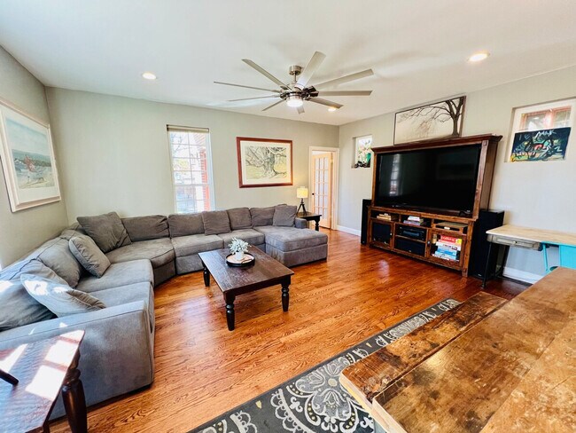 Building Photo - 3209 W Fairview Pl