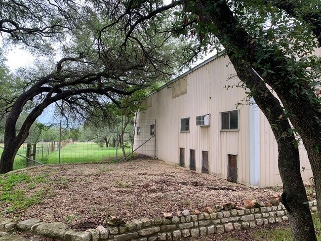 Building Photo - 2013 Mayfield Dr