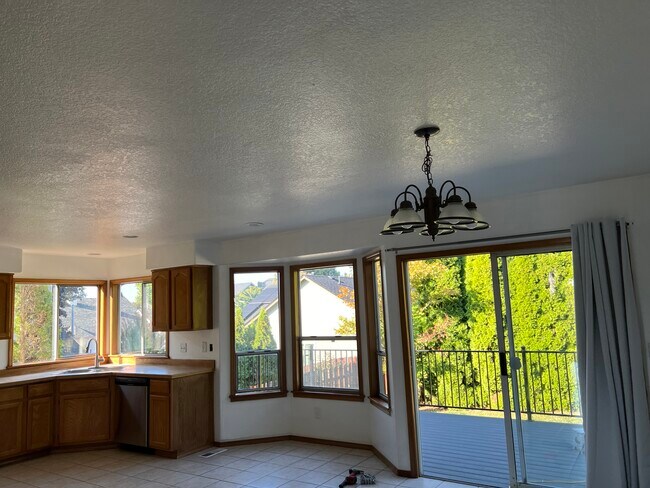 Building Photo - 15021 SE 130th Dr