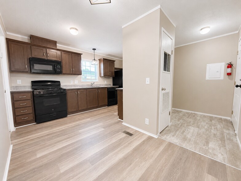 Building Photo - 11777 Cascade Cir