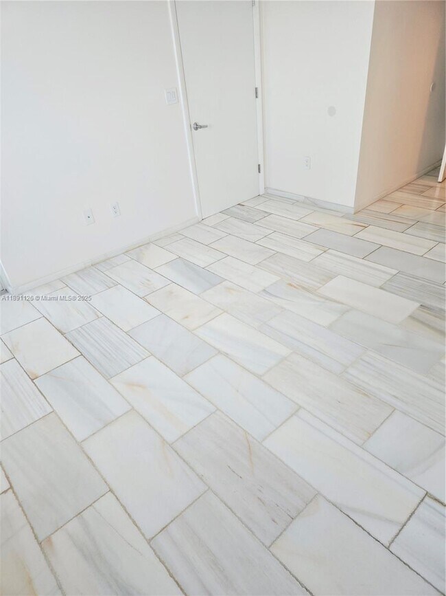 Building Photo - 1401 SW 22nd St