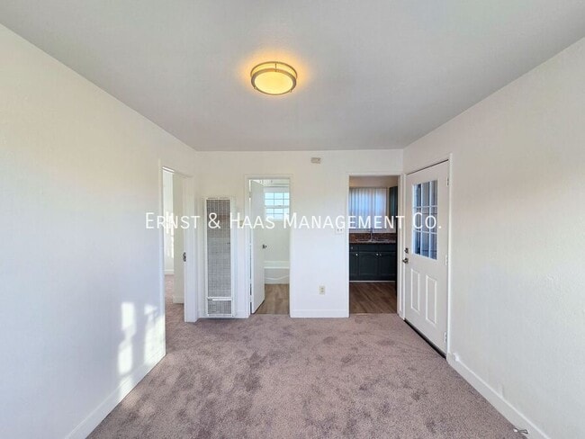 Building Photo - 244 1/2 E. 56th St.-