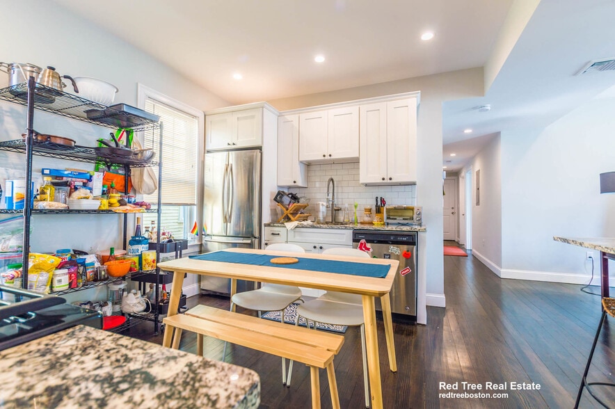 Building Photo - 31 Pleasant St