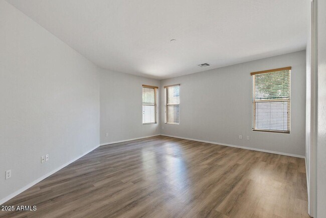 Building Photo - 18391 W Stinson Dr