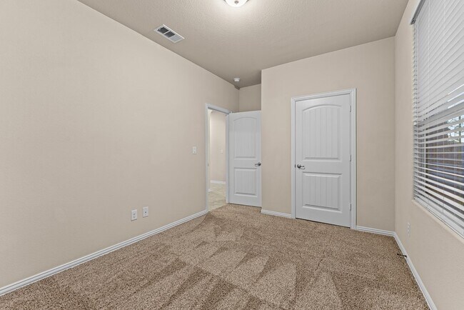 Building Photo - 6621 Hall of Fame Blvd