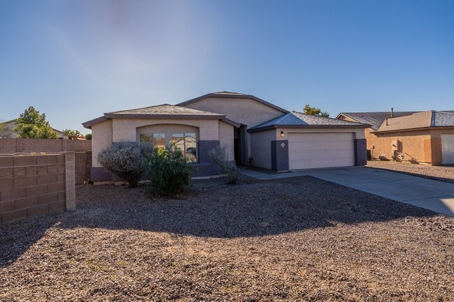 Primary Photo - 8220 N Freshwater Ln