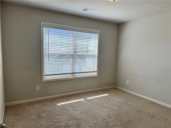 Building Photo - 71 Wayside Terrace