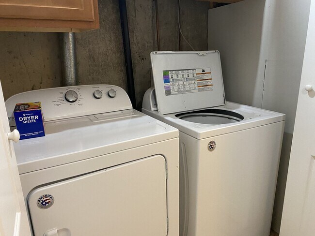 Building Photo - 2 bedroom westside - Rockrimmon