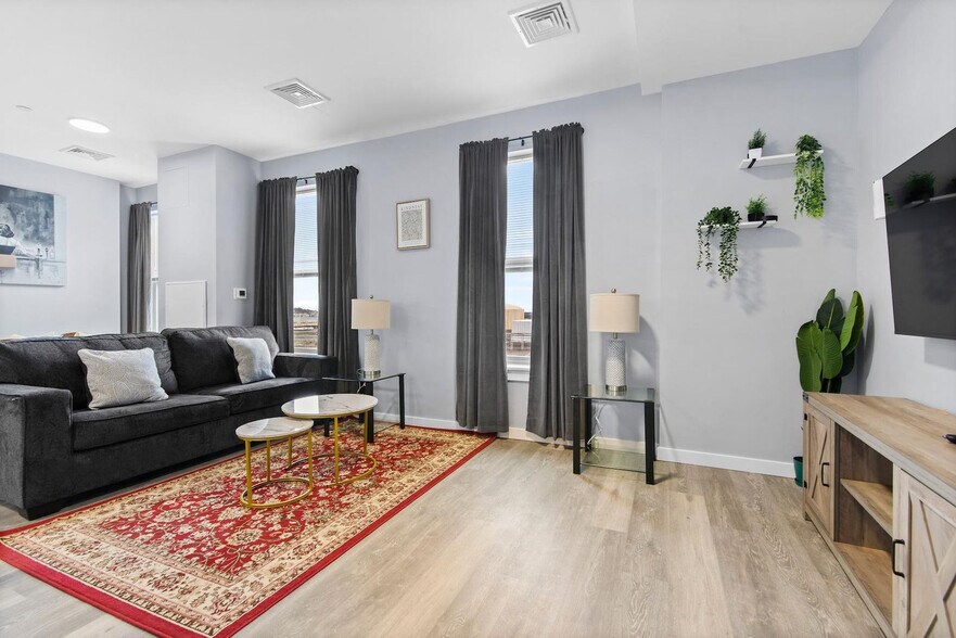 Primary Photo - 30 Beacham St