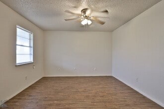 Building Photo - Adorable 2 bedroom apartment!