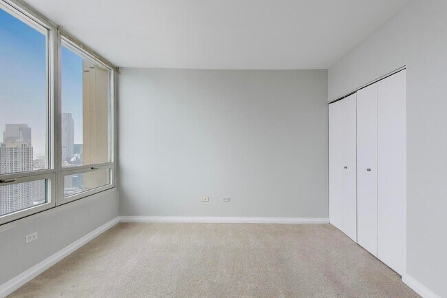 Building Photo - 33 W Ontario St