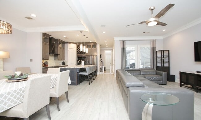 Building Photo - 15 E Breezy Way