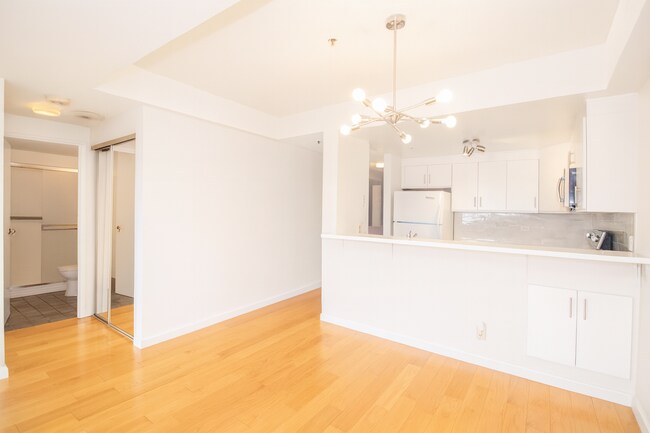 Building Photo - Updated One Bedroom Condo at Opera Plaza | AMSI | Alexandr Metlinski