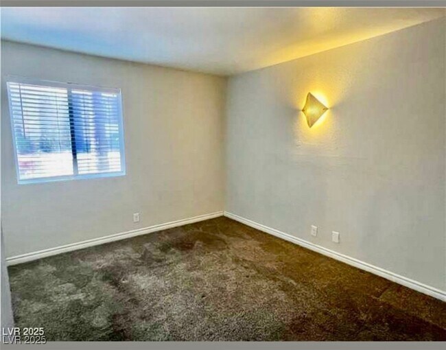 Building Photo - 5260 River Glen Dr