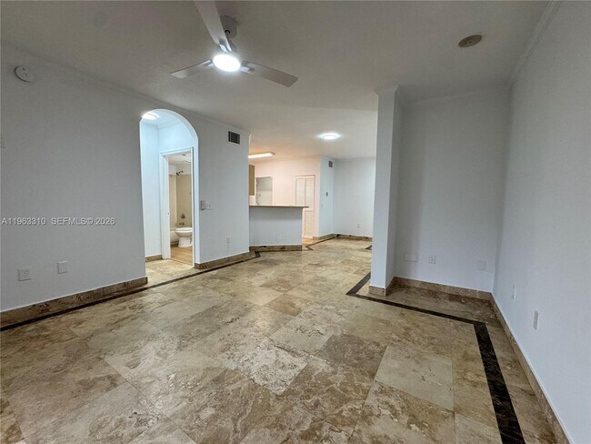 Building Photo - 2404 Belmont Ln