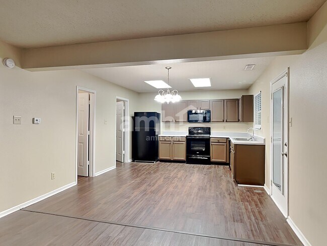 Building Photo - 6503 W Philadelphia Dr