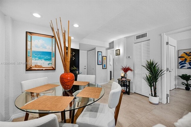 Building Photo - 1334 Collins Ave