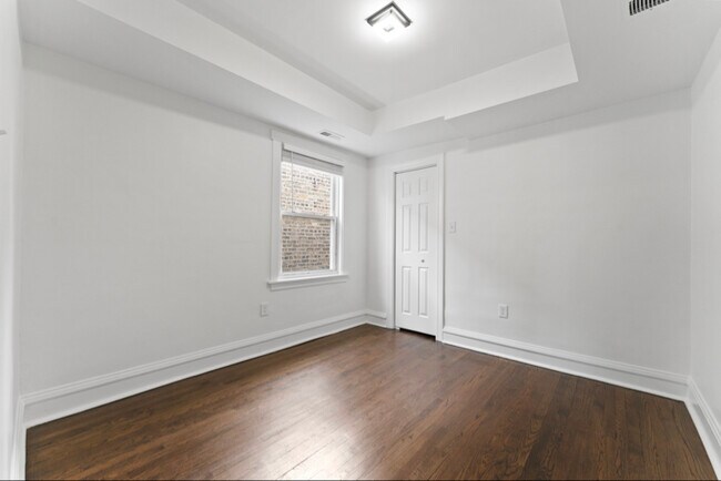Building Photo - 5304 W Cornelia Ave