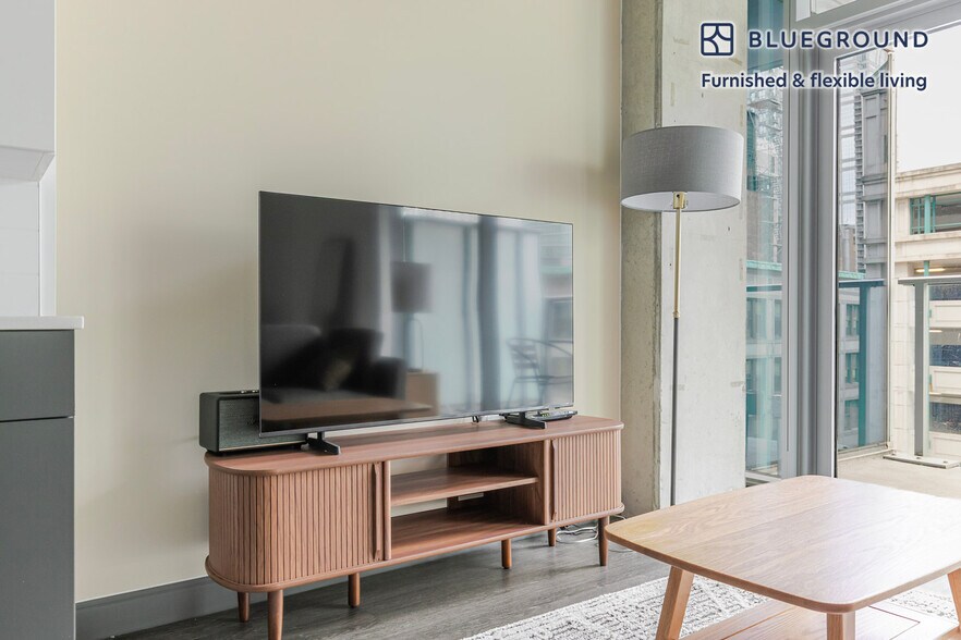 Building Photo - 60 E Randolph St