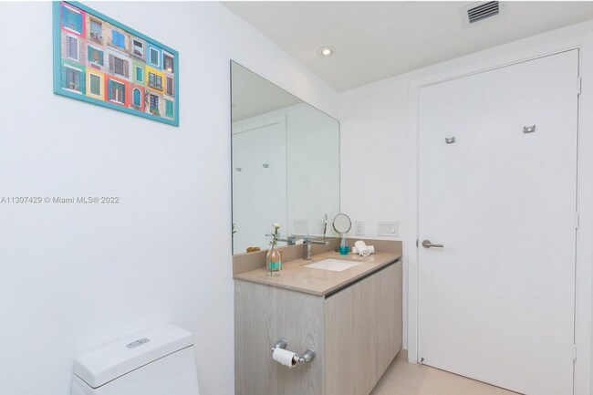 Building Photo - Season Rent at Hyde Beach 2/2