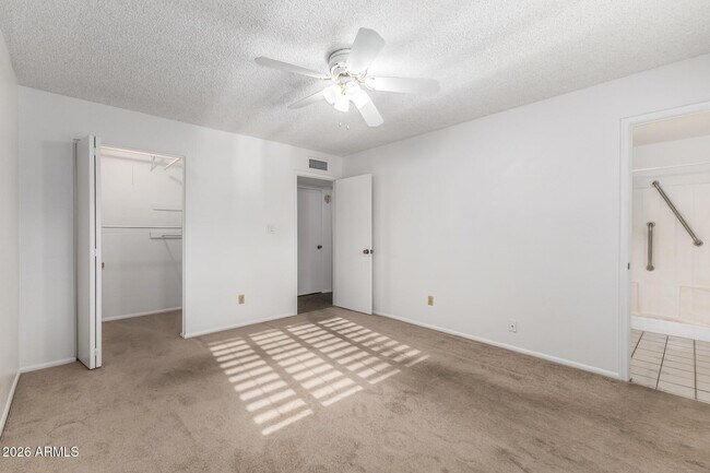 Building Photo - 3541 E Dahlia Dr