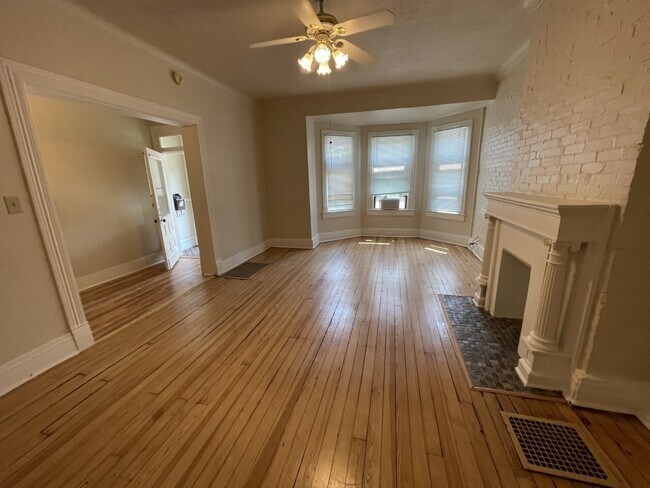 Interior Photo - Stratford 332