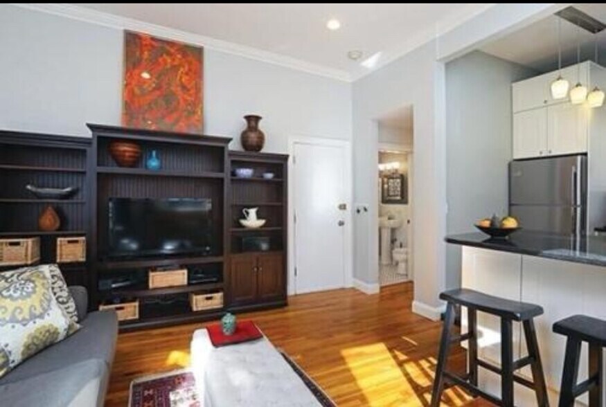 Primary Photo - 127 Pinckney St