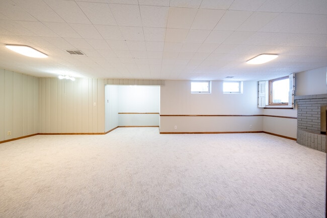 Building Photo - 5209 W 61st St