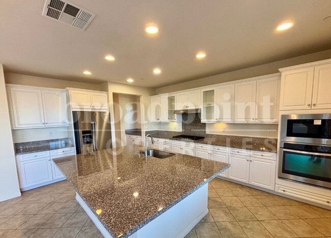 Building Photo - 1650 N Las Flores Dr