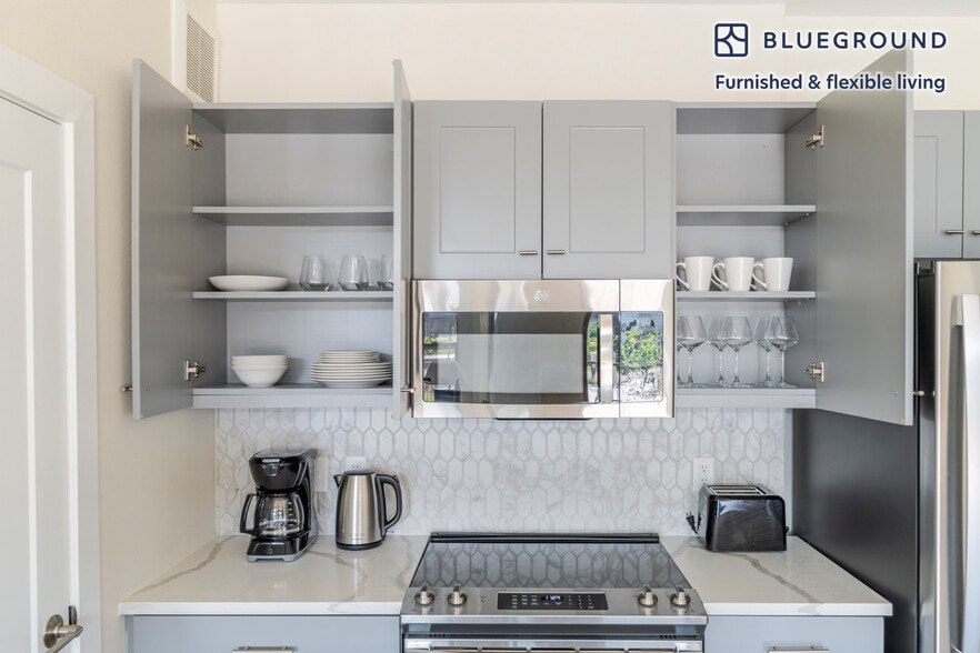 Building Photo - 1501 W Howard Ln