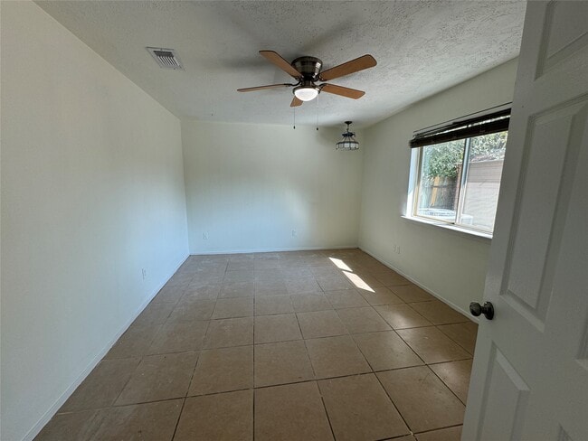 Building Photo - 20030 Lions Gate Dr