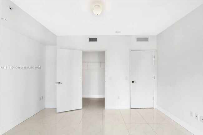 Building Photo - 1080 Brickell Ave